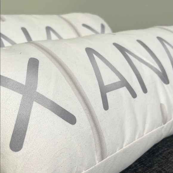 Xanax White and Gray Pillow Set - Picture 5 of 5